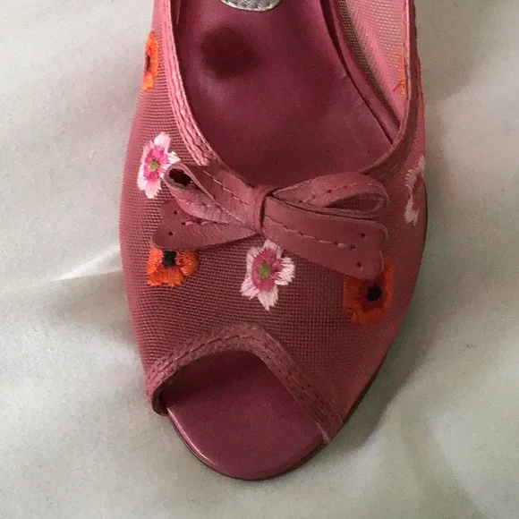 BCBGirls Pink Flower Mesh Peeptoe sz. 6 - Picture 7 of 7